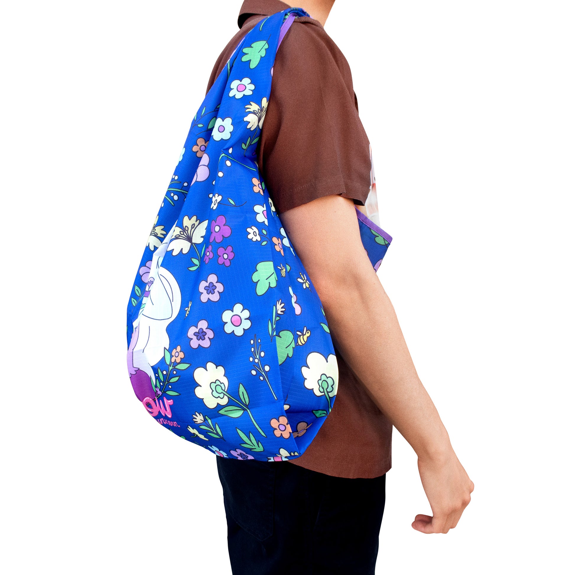 blue tote on model